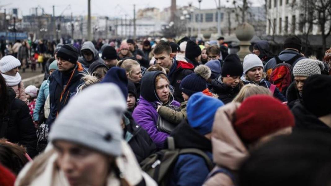 Lviv halkı tren istasyonlarına akın etti 2